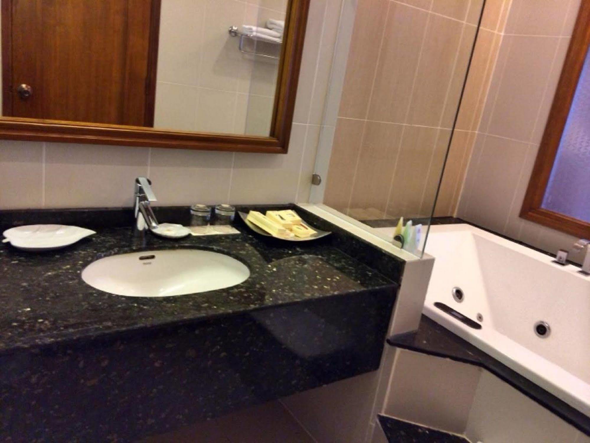 Petro Hotel Вунг Тау Екстериор снимка